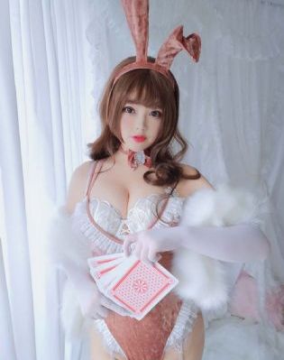 中出不戴胸罩的女邻居_4K免费观看超清